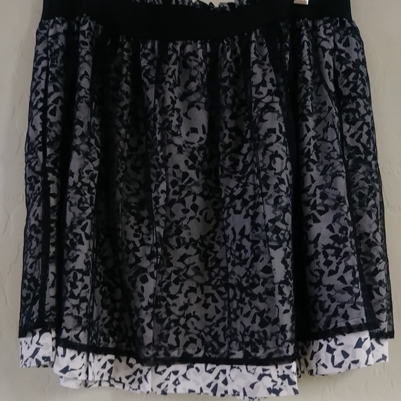 Theory Black & White Ruffle Skirt - Picture 3 of 5